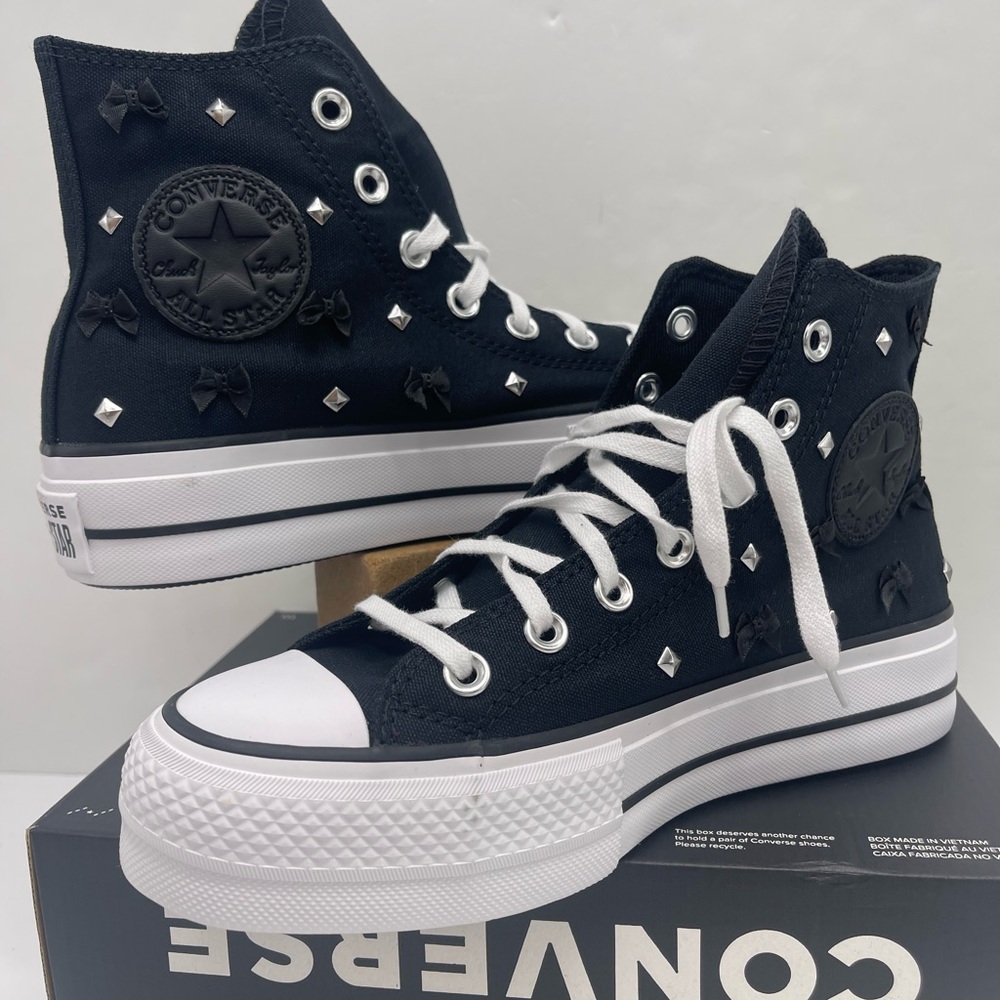 Converse WMNS Black High-Top
CTAS LIFT HI
BLACK/SILVER/WHITE Platform Sneakers - Picture 8 of 15